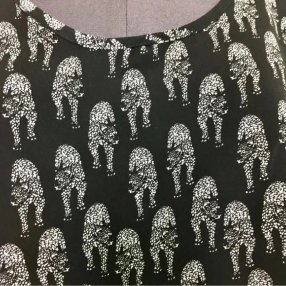 Pleione | Black Sleeveless Jungle Cat Hi-Lo Tank Blouse, Large - Picture 2 of 4